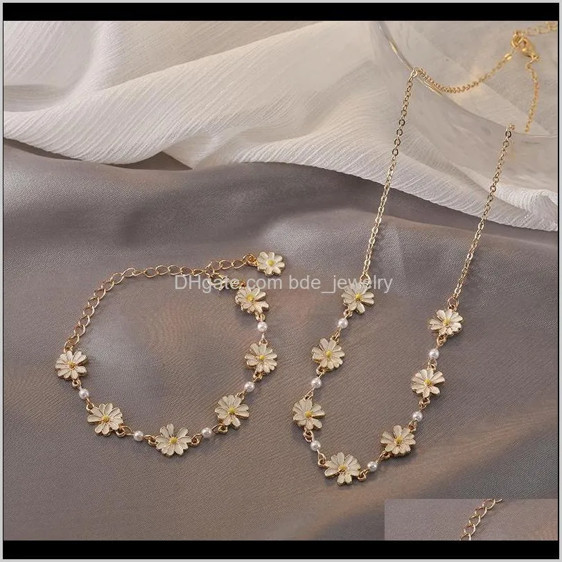 raza sweet and  daisy flower necklace bracelet temperament simple niche design short clavicle chain dff0638