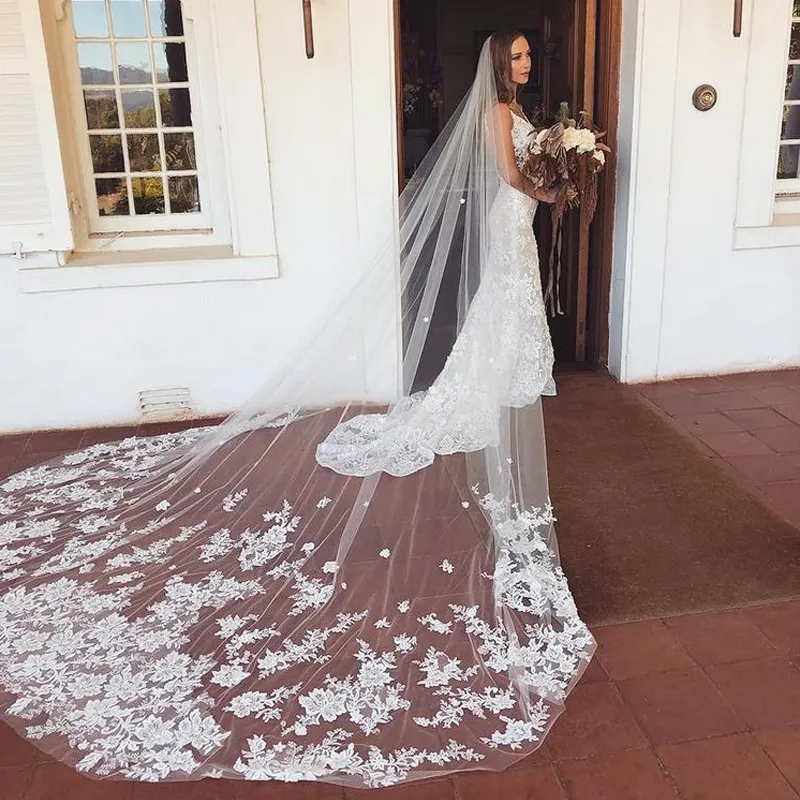 Cathedral Wedding Veil: Exquisite Lace Wedding Veil... From  display picture 2