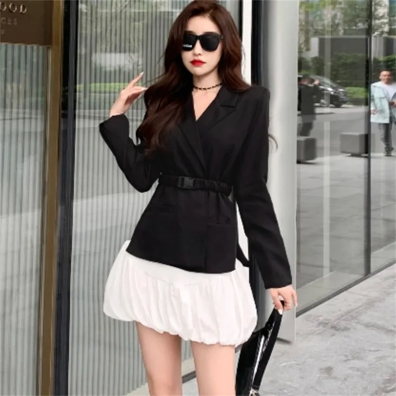 Mode Temperament Ladies Two Piece Set Notched Collar Långärmad Black Blazer Coat + White Bud Mini Kjol Outfit 210519