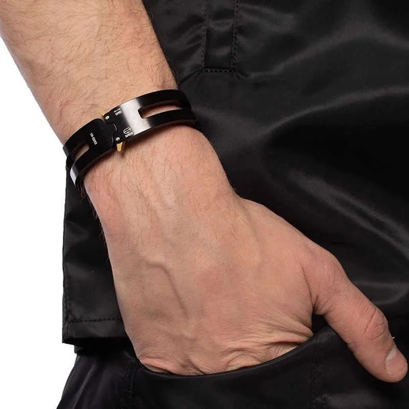 アクセサリー ALYX Giant Leather l Bangle 1017 ALYX 9SM Rollercoaster Track Bracelet | Silver | FARFETCH OM
