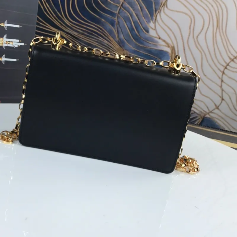 Chain Crossbody Bags Women Handbag Purse Fashion Letter Top Quality Genuine Leather Shoulder Bag Magnetic Hasp Gold-pleated Emblem Clutch Wallets
