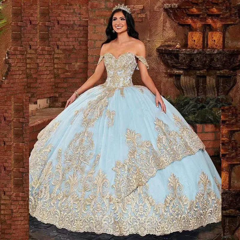 Blaue Prinzessin-Quinceanera-Kleider, schulterfrei, goldfarbene Spitzenapplikation, bauschiger Rock, Übergröße, Ballkleid für den Sweet-16-Abschlussball