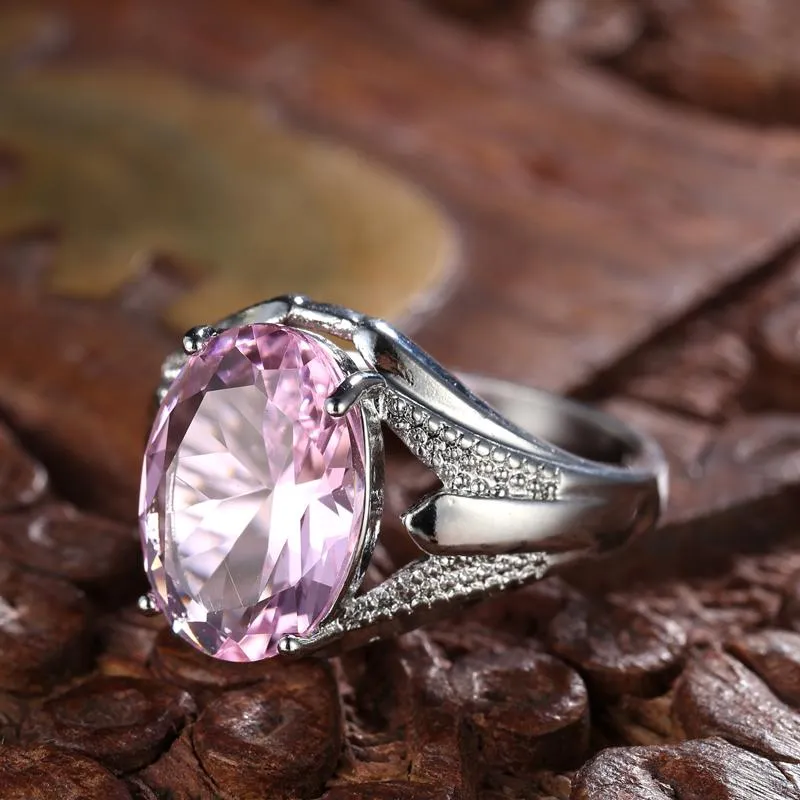 Wedding Rings Big Oval Rosa sten för kvinnor Lyx Silvery Färg Fylld Shining Zircon Ring Engagement Band Vintage Smycken