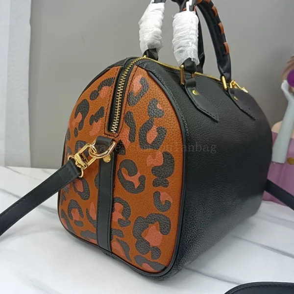 2021 Nya Kvinnor Messenger Resväska Handväska Klassisk stil Högkvalitativ Mode Leopard Skriv ut Axelväskor Lady Totes Handväskor 30 cm med nyckellås