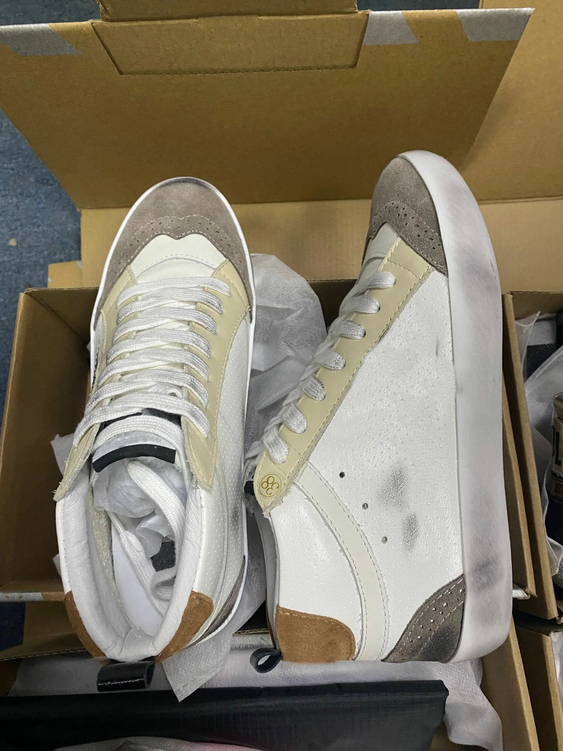 Golden Goode Sneakers Designer Chaussures Golden Mid Star Casual Shoe Choot Lace-Up Sneakers Italy Metallic Disted High Top Suede Calf Leather Snaker Goose's Women 570