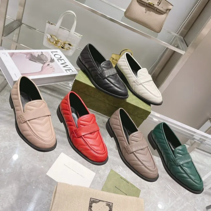 Projektanci butów mokasyna butów designerskich butów dla butów łódki skórzane okrągłe palce u nóg swobodny płaski buty TRICOLOR Black Beige Green z rozmiarami pudełka 35-40