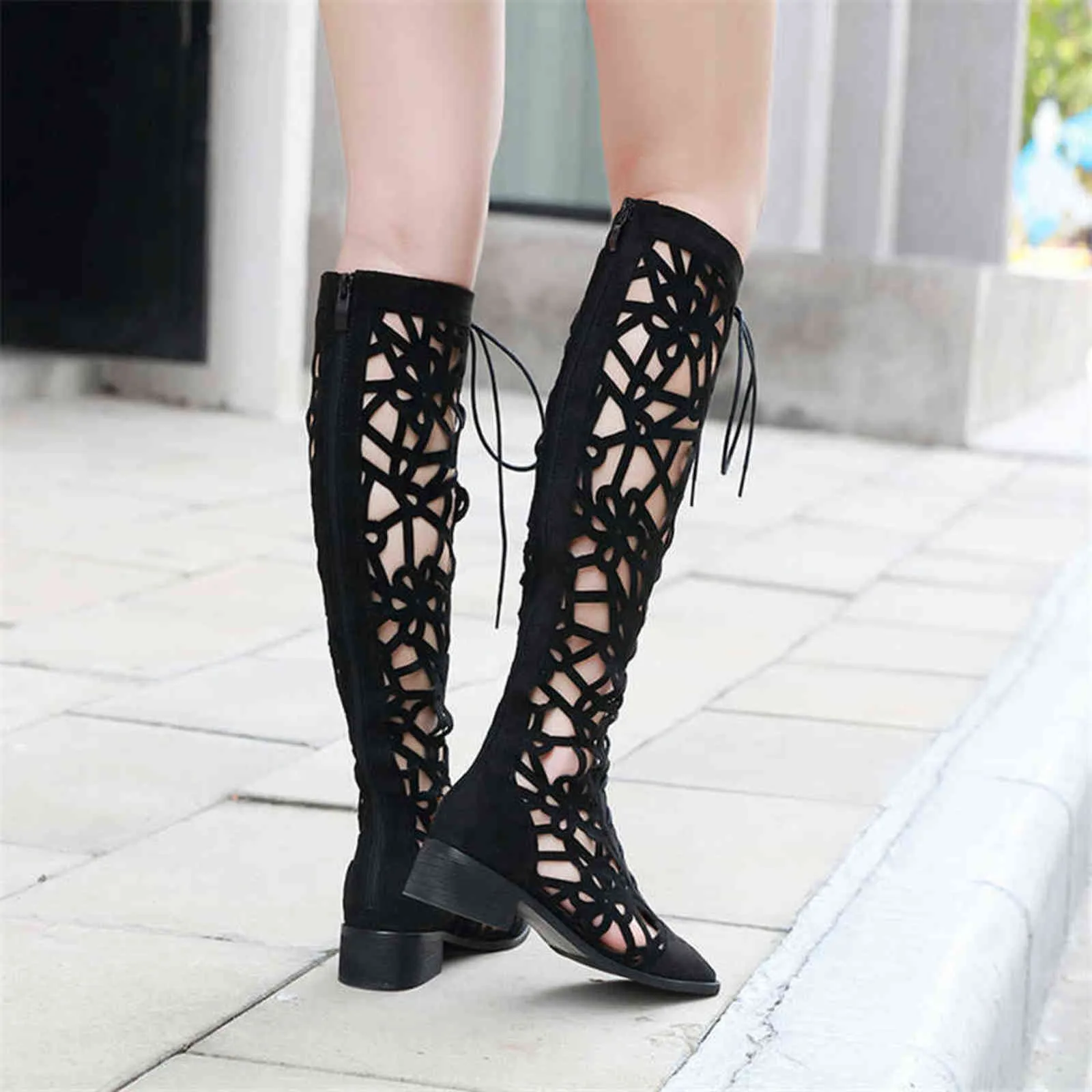 Jesień Hot Lace Up Slim Non-Slip Oddychający Kobiety Nowe Kolee-High Botki Square Head Soft Flock Kobieta Sexy Openwork Black Mid Heel Y1125