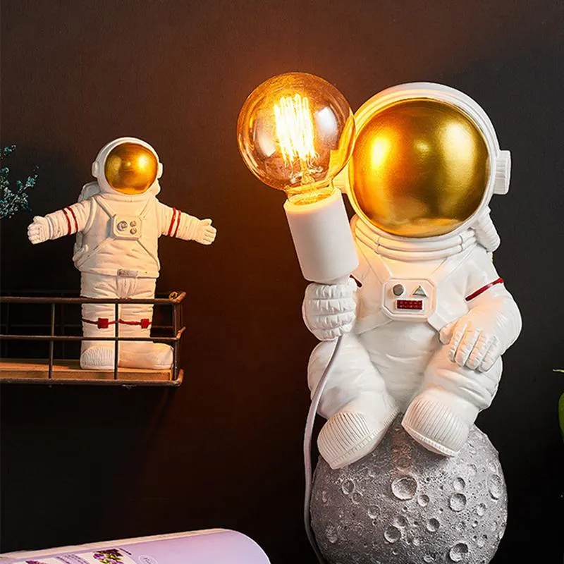 Table Lamps Space Station Astronaut Lamp Children's Room Creative LED Desk Light Baby Cartoom Bedroom Art Decor Resin R