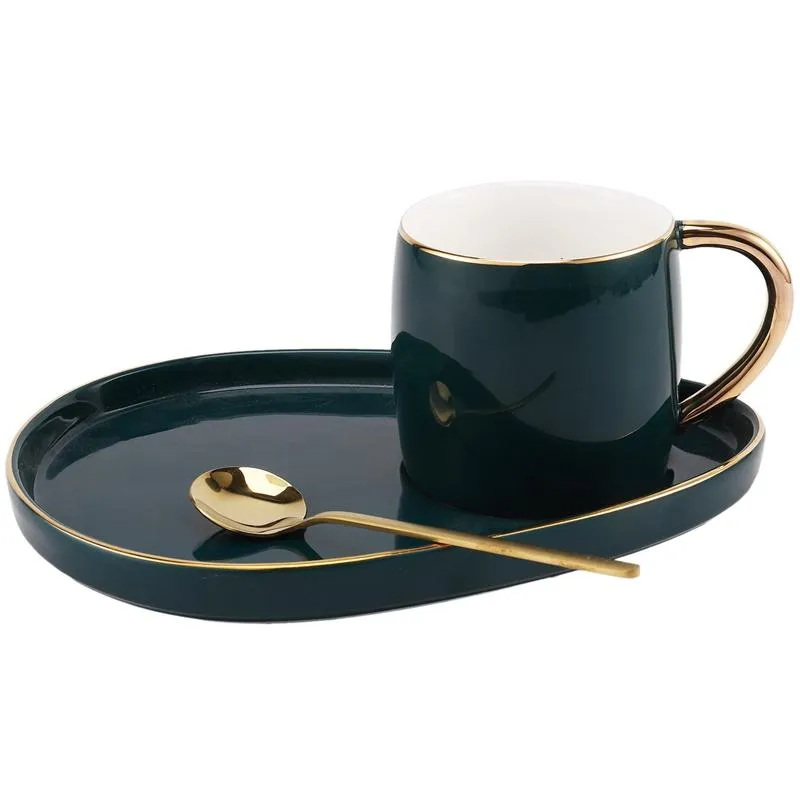 Tazze Tazza in ceramica di lusso in stile giapponese con piatto Tazza da caffè in oro creativo Set di piatti per spuntini Cucchiaino da tè pomeridiano inglese semplice