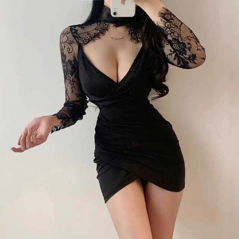 Panneau de dentelle noire Robe à manches longues Femme Sexy Deep Vow Basse Coffre Forfait Hip NightClub Dress Mini Backles 210604