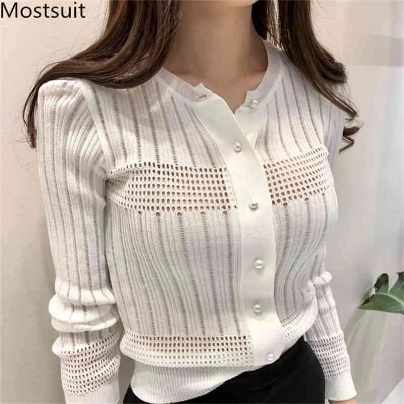 Coreano fino de malha de sexo mono-breasted cardigans blusas mulheres manga comprida o-pescoço pérola botões oco elegante moda senhoras tops 210513