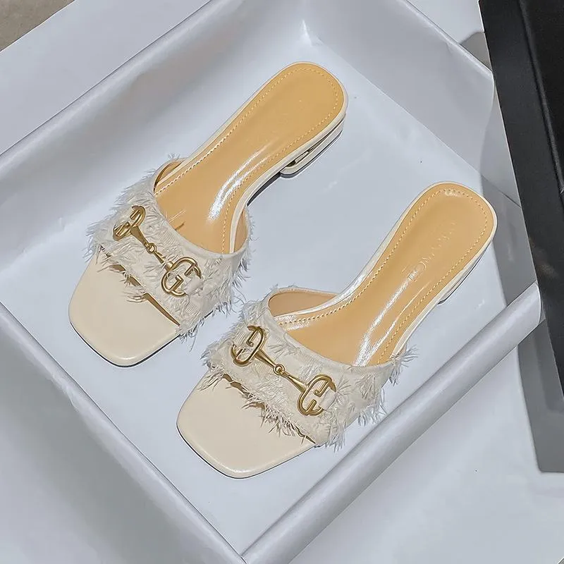Pantofole Sandali da donna estivi 2021 Stilista per il tempo libero all'aperto con scarpe basse per le donne Ciabatte 41-43 Taglia