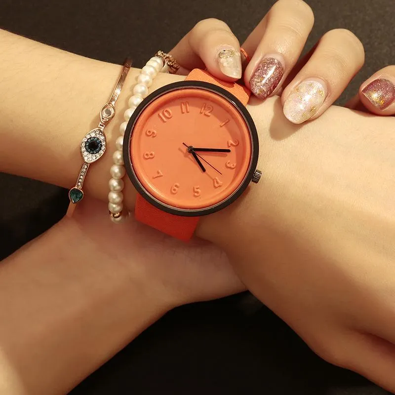 Orologi da ragazza con numeri stereoscopici Orologi da donna Creatività Canvas Cinturino in pelle Moda Semplice Casual Ultra-sottile Orologio da polso da donna 2021