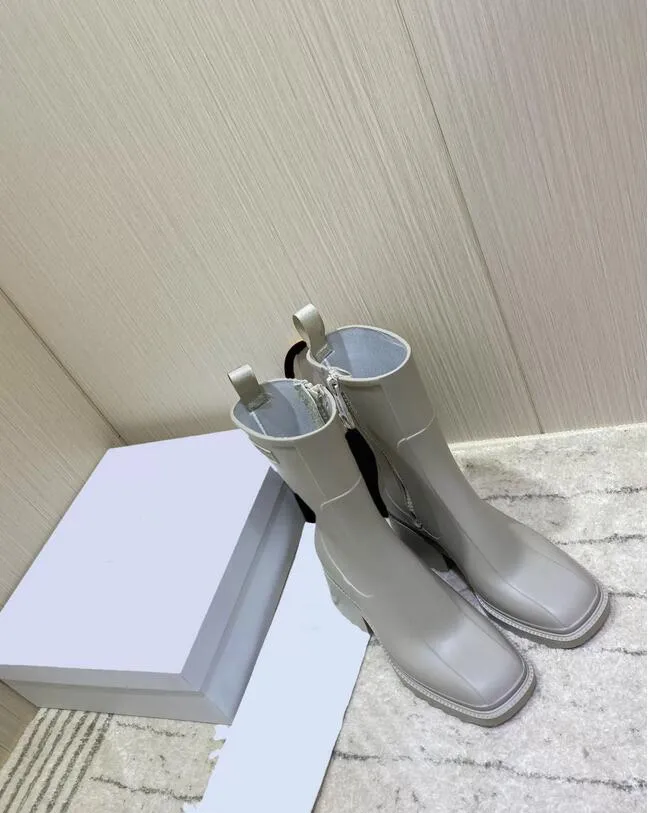 Botlar Luxurys Designers Kadınlar Yağmur İngiltere tarzı su geçirmez su geçirmez kauçuk su yağmurları ayakkabı ayak bileği bootes2022
