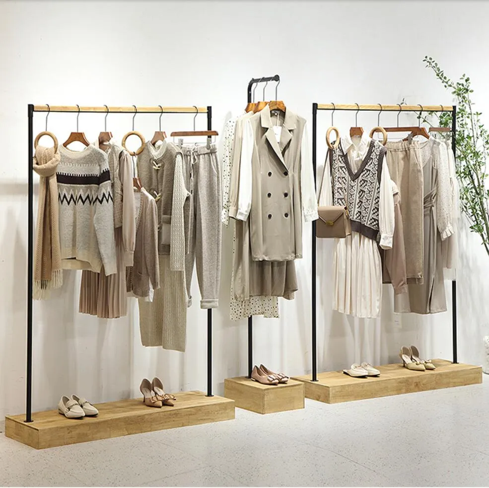 Helles Retro-Bekleidungsgeschäft-Ausstellungsregal, das in der Mittelinsel landet, Damen-Tuch-Shop-Regal, Baumwoll-Leinen-Kleiderbügel, Show-Requisiten