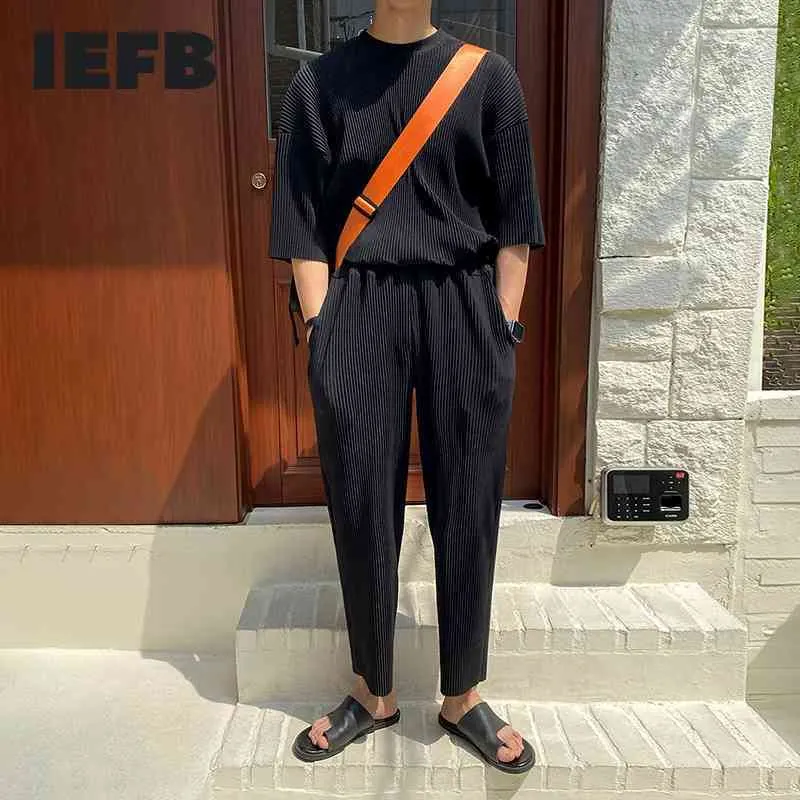 IEFB T-shirt à manches courtes pour hommes Lâche Causal Summer Ice Silk Tissu plissé Costume Coréen Mode Sports Deux pièces Ensemble 9Y7212 210524