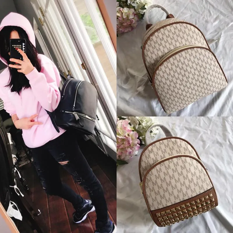 公式通販 オンラインストア 小さなバックパック女性のファッションカジュアルクラシックリベットミニバッグパックユニセックス多機能大容量旅行 売り専門店 Www Ikapamediaeastafrica Com