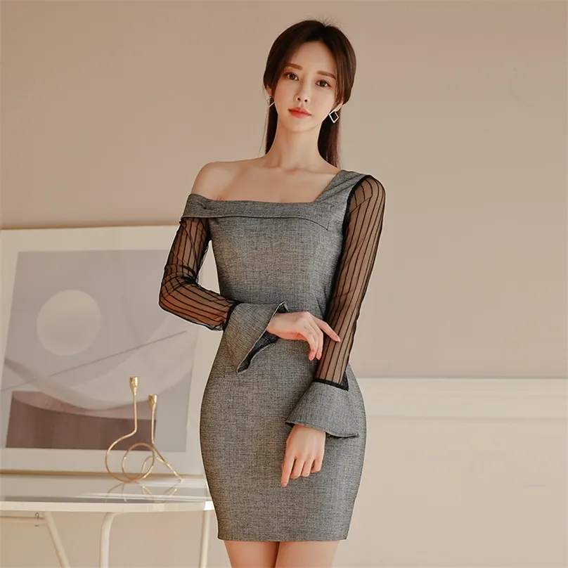 Han edition winter model of tall waist sexy socialite cultivate one's morality horn sleeve dress spell yarn package buttocks 210602