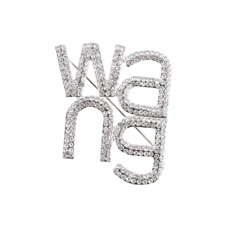 Parlak Rhinestone Kadınlar Wang Letter Pin Broş Trend Moda Takı Broşlar