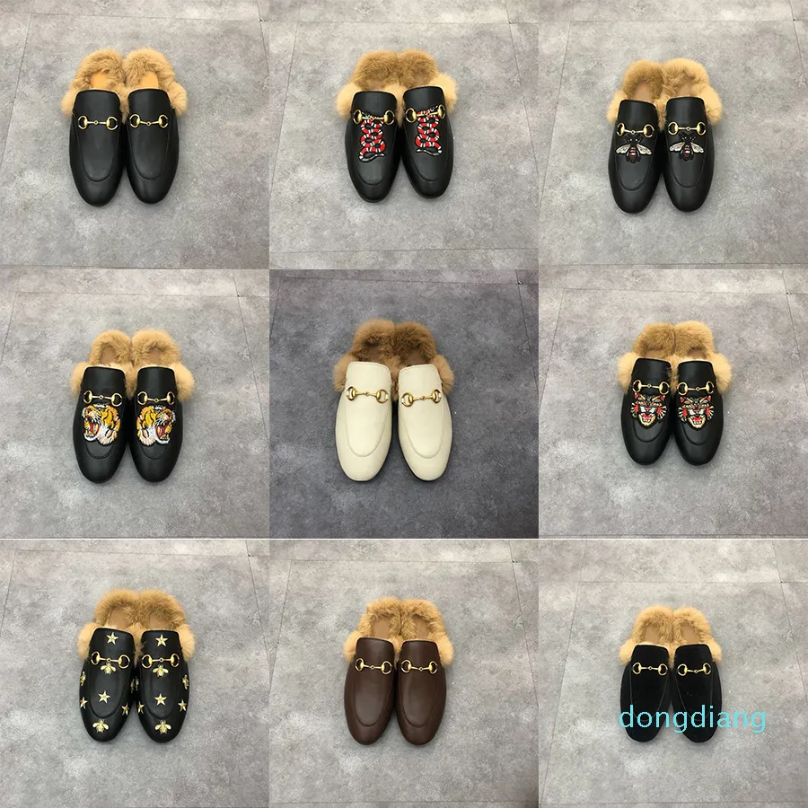 Lyxdesigner Mules Dam Pälstofflor Vinter Utomhus Mode Platt Mule Dam Loafers Dam FW Slides Princetown Mockabroderi