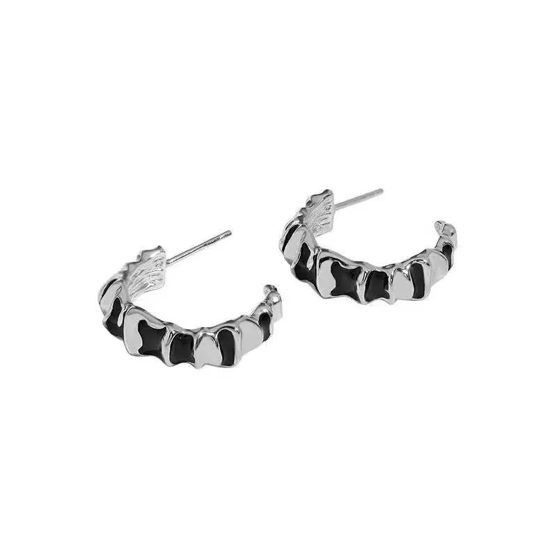 Całe ciało 925 Sterling Silver Ear Cuff Wklęsło-Wypukłe Nieregularne kształt Kształt Olej Retro Czarne Kolczyki w kształcie łuku