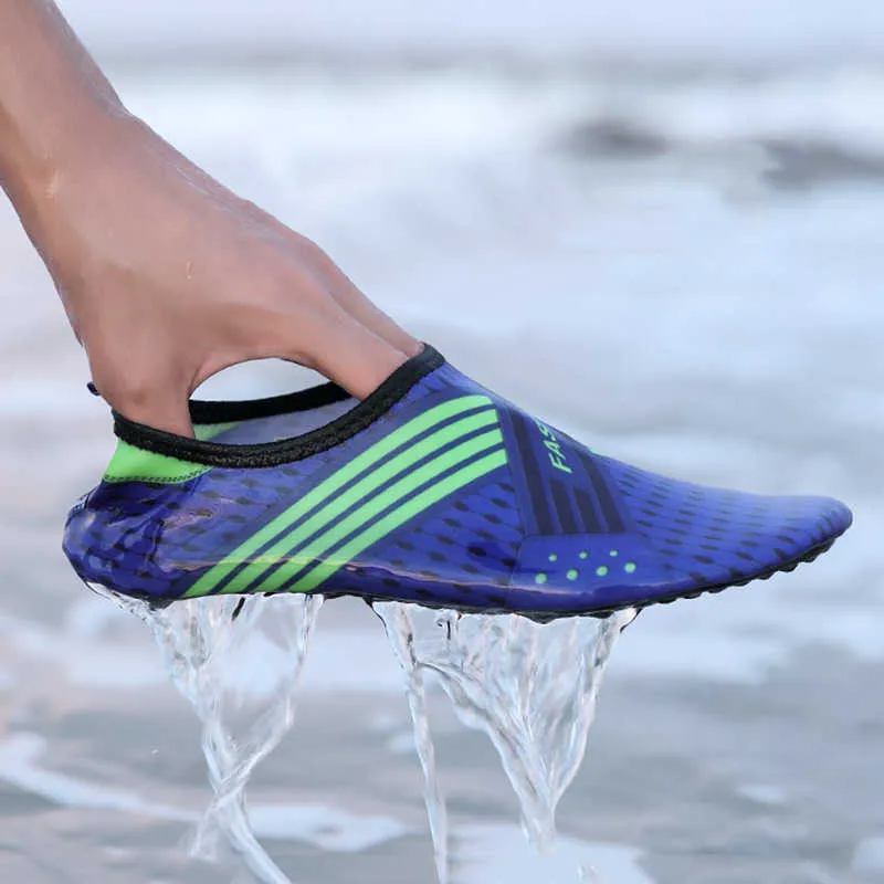 2021新しい男性アクアシューズ速乾性ビーチシューズ女性子供子供通気性スニーカー裸足上流のウォーターシューズ海の水泳靴X0728