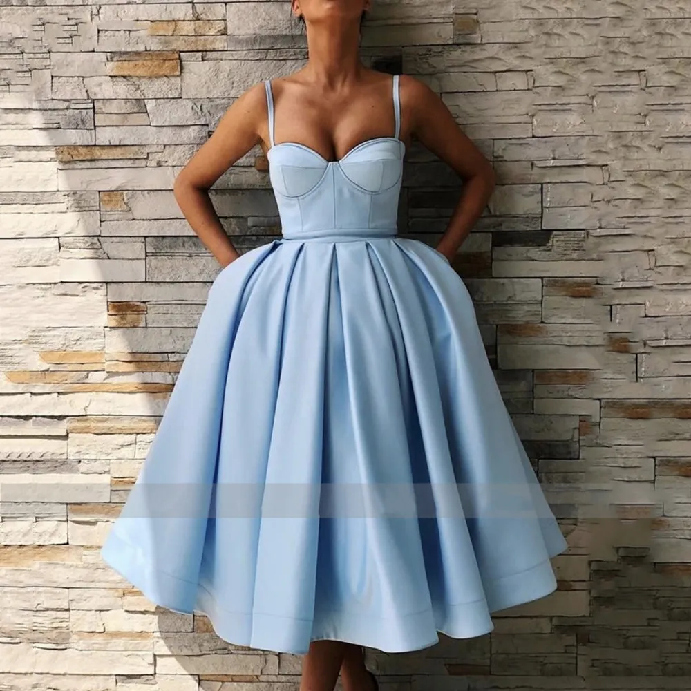 Elegante blauwe korte homecoming jurken sweetheart spaghetti riemen satijn feestjurken knielengte geplooide a-lijn prom dresses
