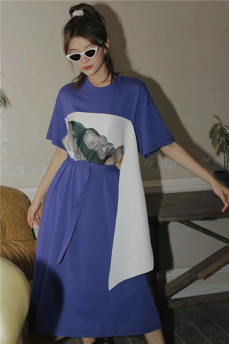 Summer Fashion: Women's Purple Ribbon Print Midi T-Shirt Midi Dress with Sleeves with Belt