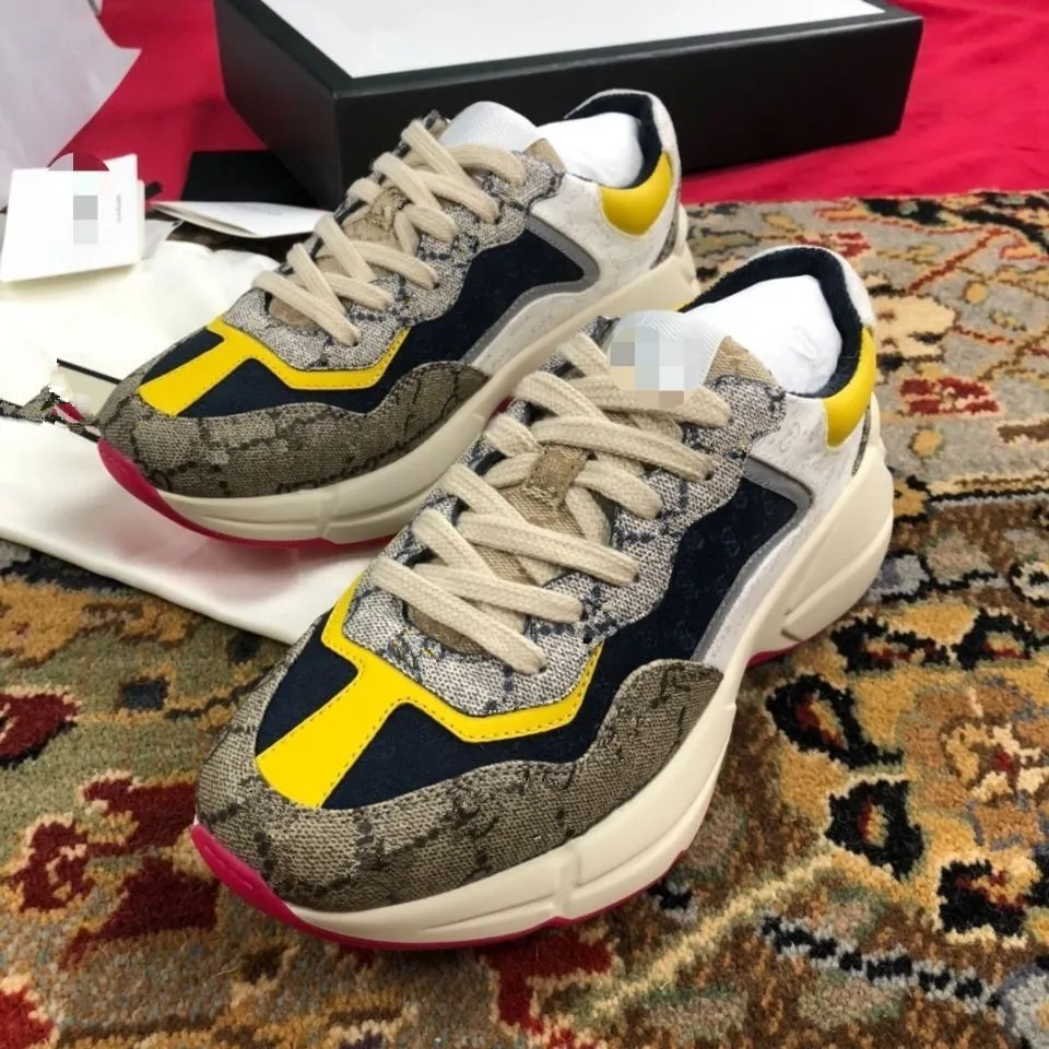 Black Leather Dad Sneakers Plateforme Chaussures decontractees pour les hommes avec Tiger Web Print