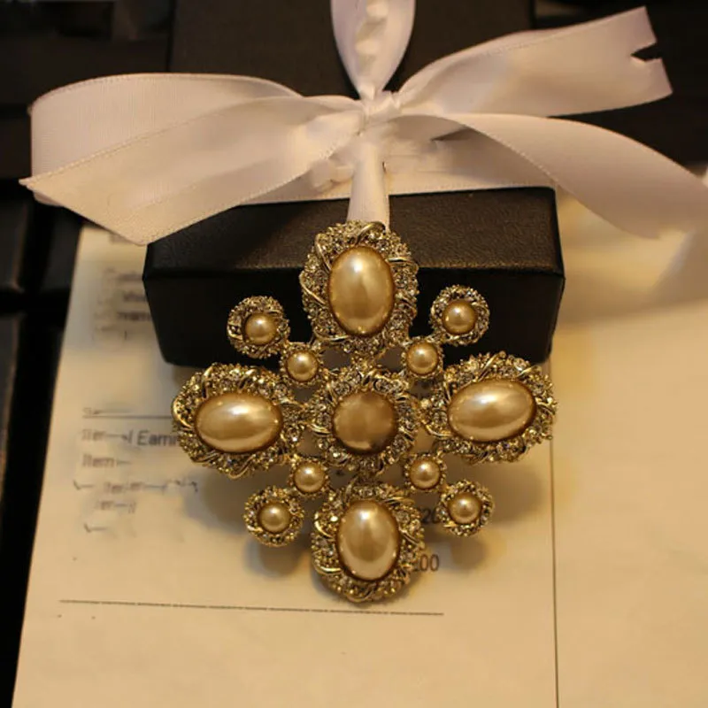 Luksusowy Słynny Retro Antyczne Krzyż Pearl Broszka Kobieta Akcesoria Broszki Corsage Pin Dla Kobiety