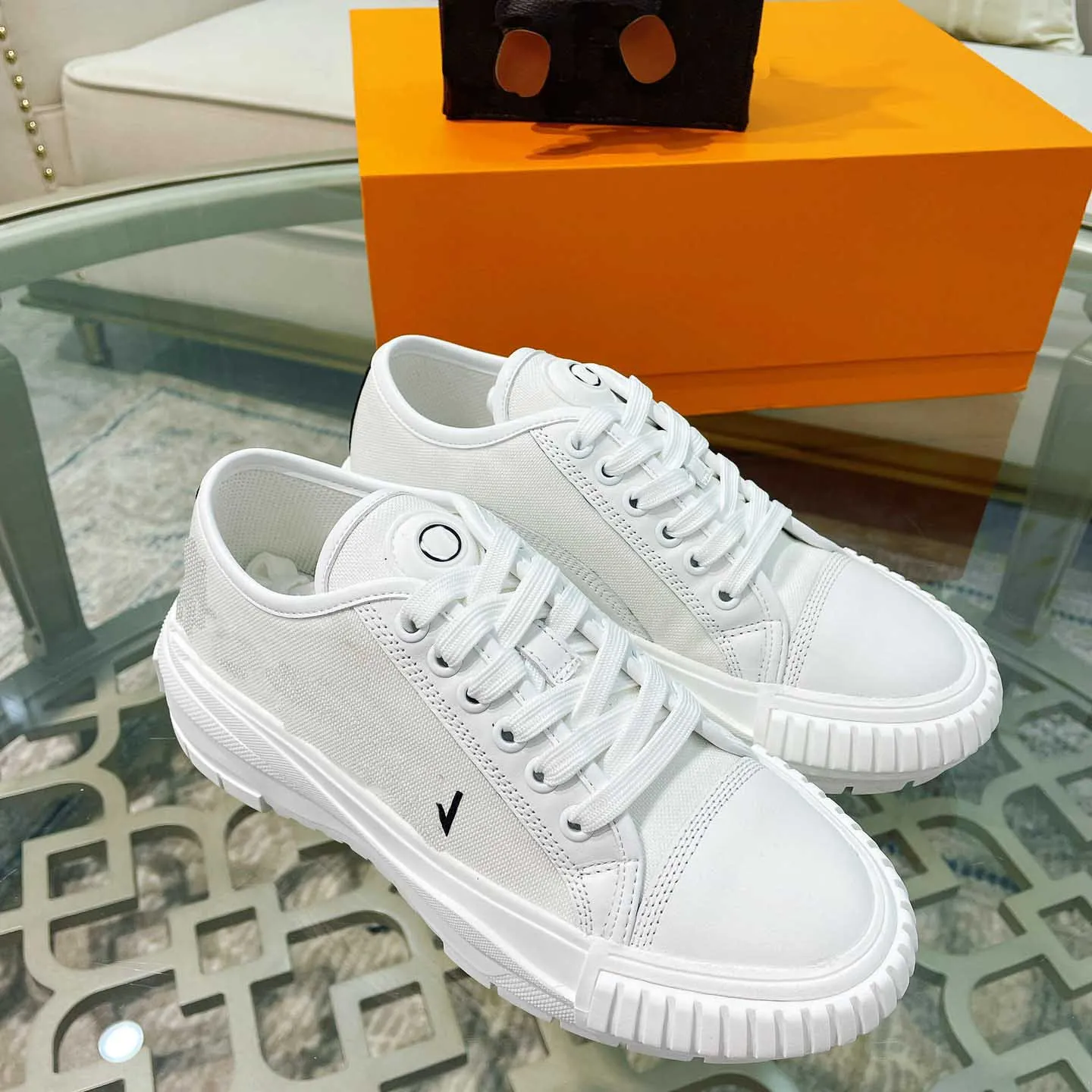 White leather canvas best sale shoes
