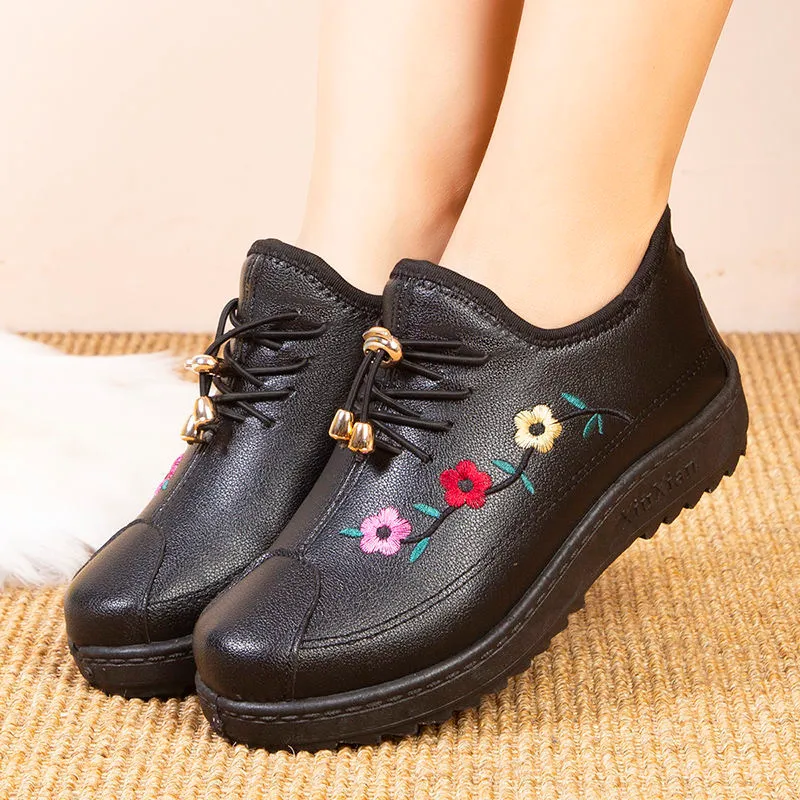 Winter leisure women cotton boots with fleecy warm middle and old age comfort non-slip soft sole waterproof leather mother shoes