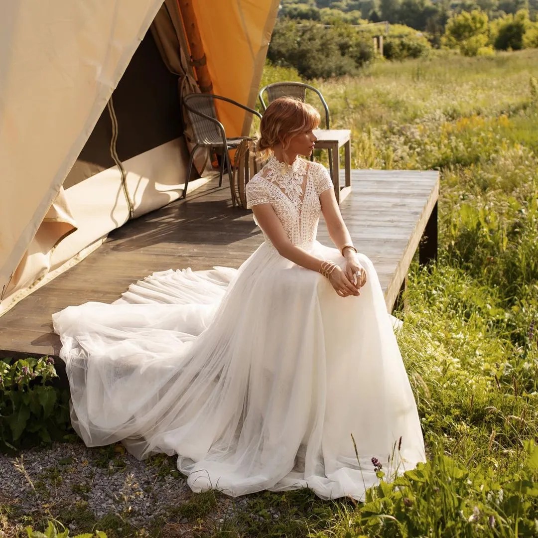 멋진 레이스 웨딩 드레스 높은 목 Bridal 가운 반팔 짧은 소매 선 스윕 기차 룰 레브 드 마리에