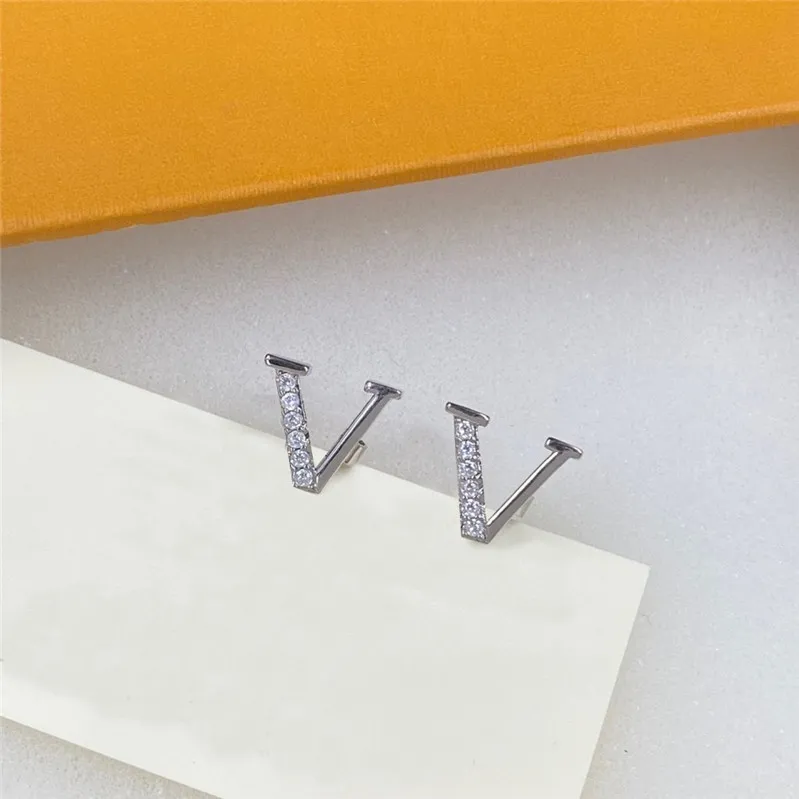 Glänzende Diamant-Buchstaben-Ohrringe, Charm-Designer-Alphabet-Ohrhänger mit Stahlsiegel-Ohrsteckern und Geschenkbox