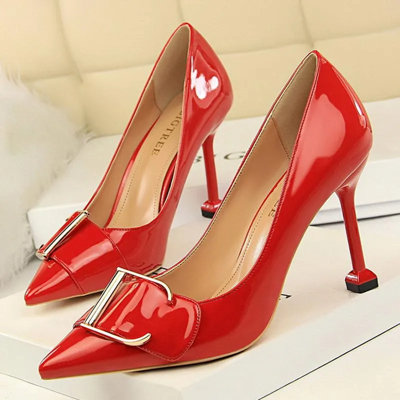 Chaussures habillées femme pompes en cuir verni talons hauts femmes rouges Stiletto femme métal mariage Sexy fête