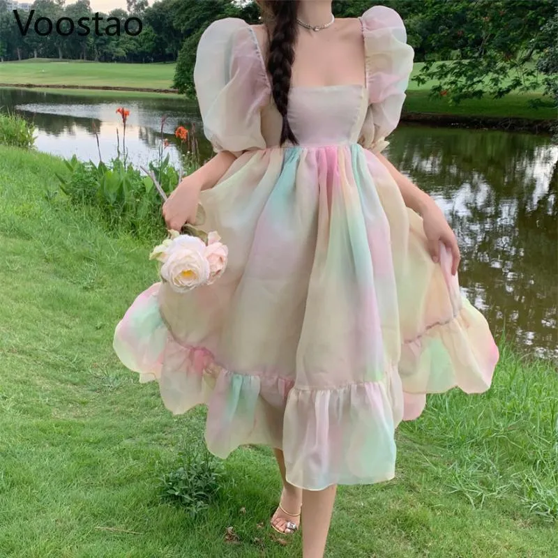 Fritidsklänningar Sommar Sweet Rainbow Princess Dress Kvinnor Koreansk Elegant Fyrkantig krage Puffärm Midi Kvinna Chic Gaze Party