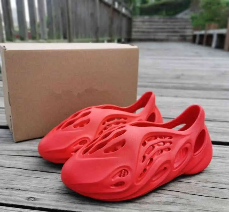 New Arrival Breathable Clogs Fashion Croc Beach Foam Runner Plus Size 35-45 Unisex Cool Summer Sandals Men