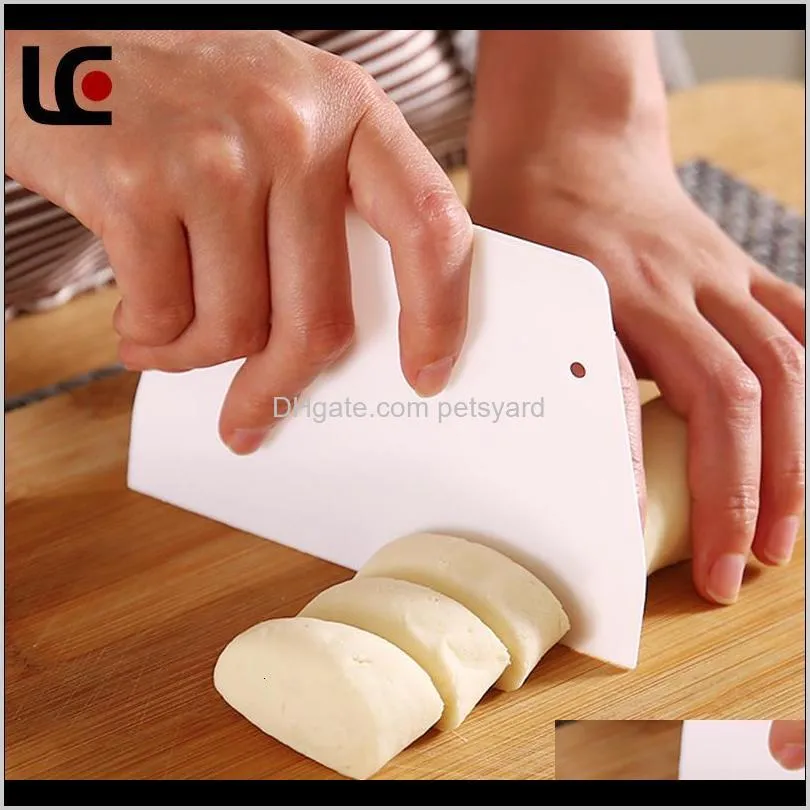 plastic trapezoid scraper white cream cake cutter simple convenient and safe pastry spatula kitchen accessories high quality 0 17lc l2