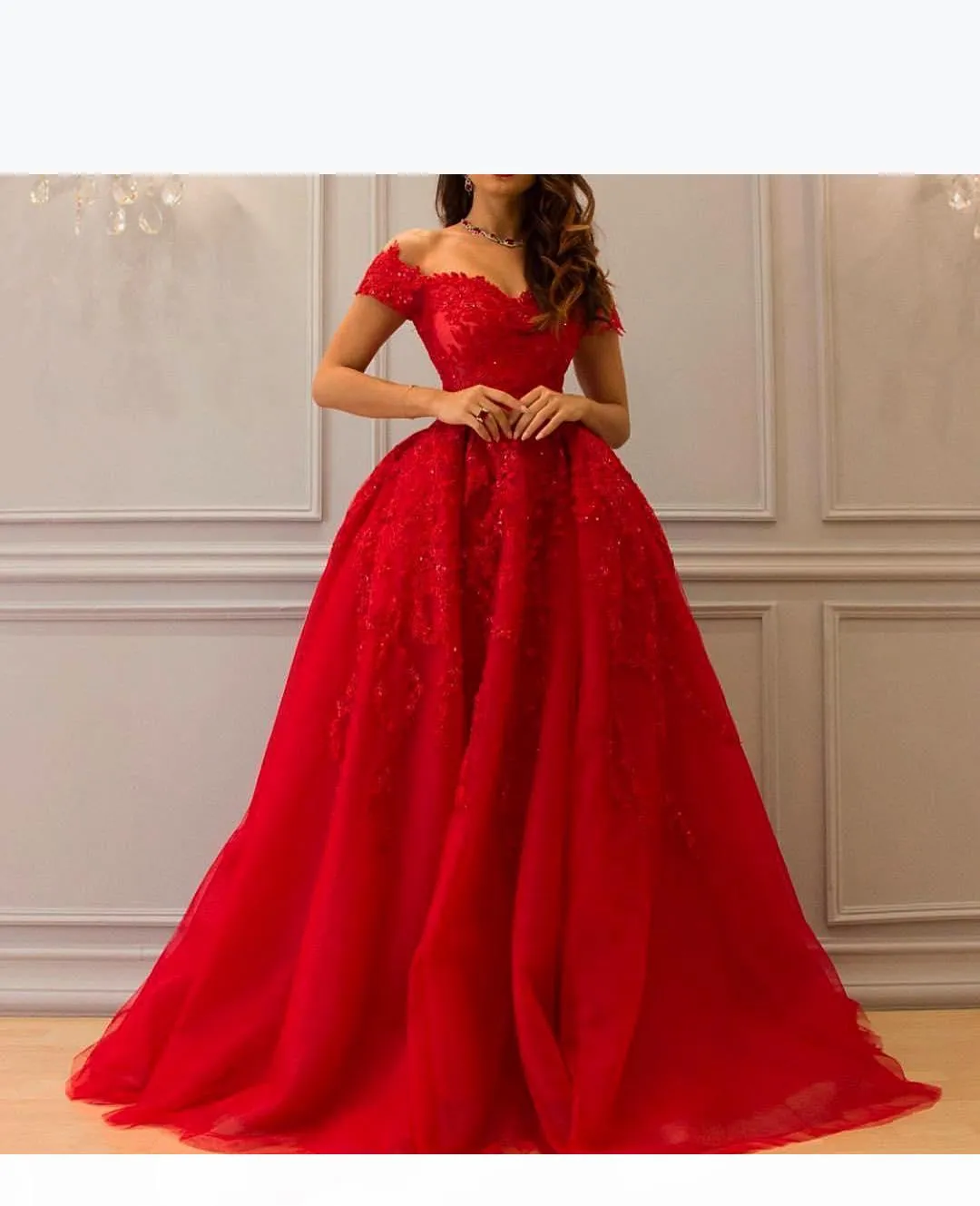 Rosso lussuoso pizzo 2019 Abiti da sera araba Sweetheart Beaded Ball Gown Tulle Prom Dresses Vintage Abiti da partito formale