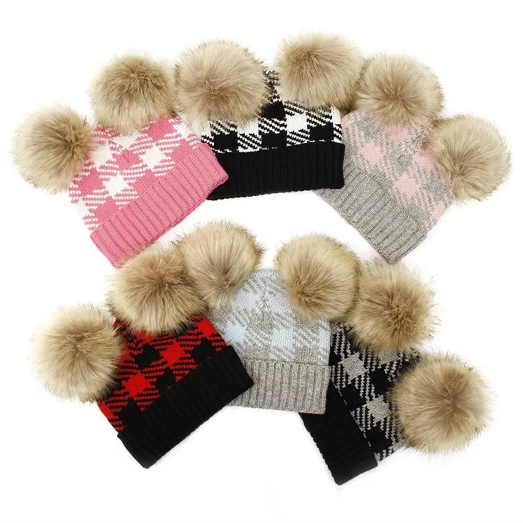 Winter Baby Meisjes Gebreide Caps Zuigelingen Haak Pompom Mutsen Hoeden Dubbele Bontbal Plaid Hoed Kinderen Knit Outdoor Cap Peuter Accessoires