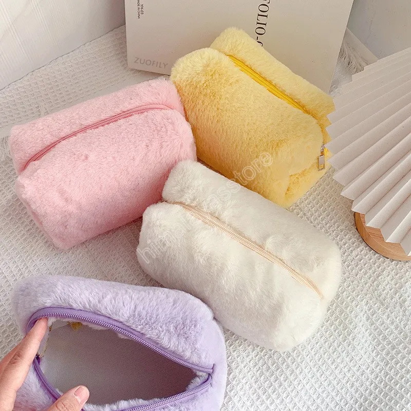 Borsa per cosmetici in peluche morbida di grande capacità con cerniera per donna alla moda Borsa per organizer per matita per personalità carina per ragazza Borsa per trucco da viaggio