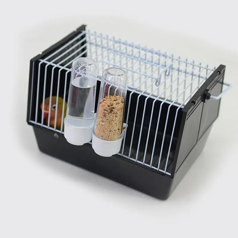 Portable Bird House Cage Perroque Transport Porte-Voyage en plastique et fil avec deux mangeoires à manipuler des cages
