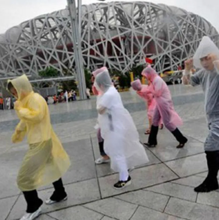 Chubasquero de una sola vez a la moda, impermeables desechables de PE, Poncho, ropa impermeable, abrigo de lluvia de viaje