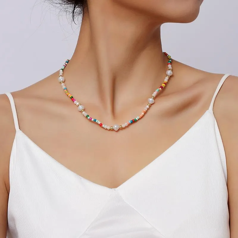 Chaînes simples dames à la mode multicolore perles de verre blanc Imitation perle à la main perlé colliers pour femmes Style de plage