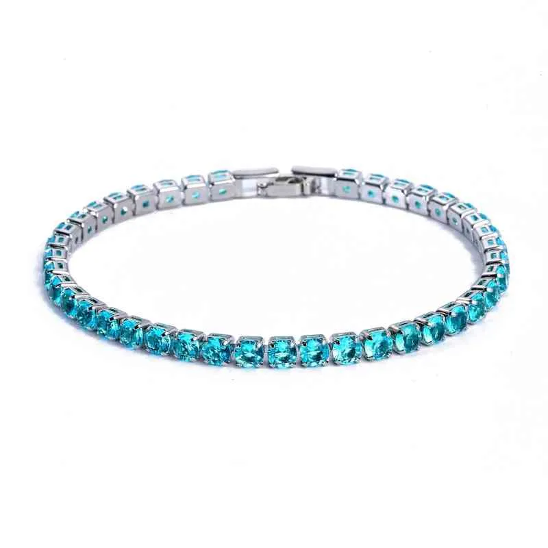 Nouveau bracelet de tempérament de charme de bracelet de tennis de diamant de zircon cubique glacé à la mode