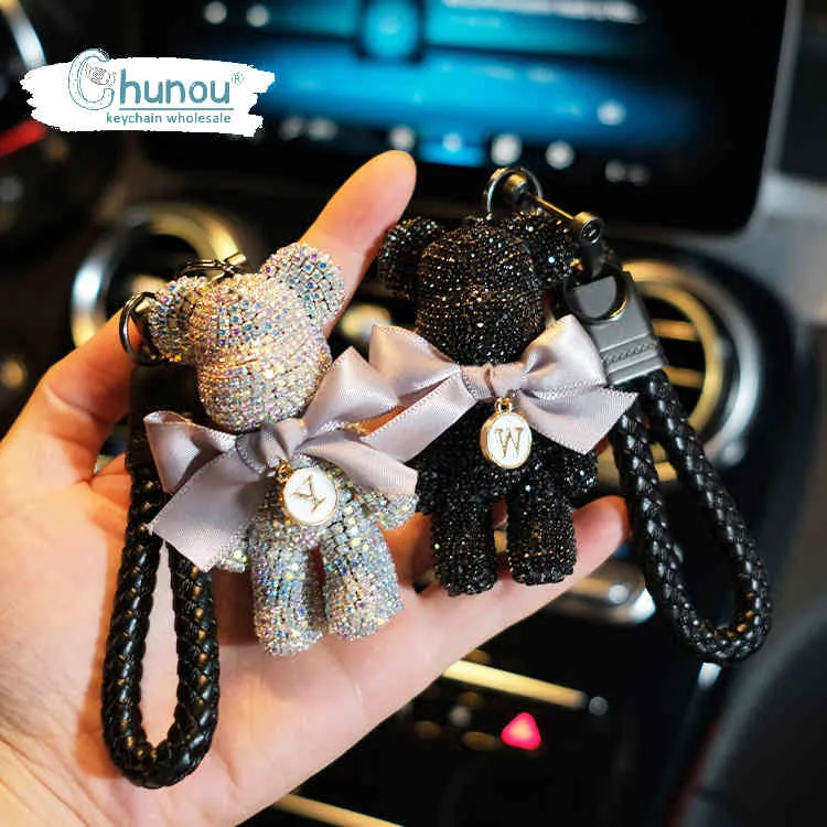 Luxury Creative Rhinestone Bear Keychain Fashion Punk Animal Keyring for Woman Car Bag Pendant Key Chains Couple Gift Wholesale