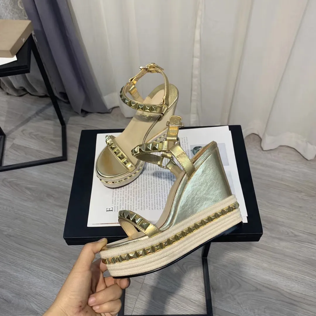 Sexiga kvinnor Högklackat Rivar Sandal Studs Plattform Skor Mode Ladies Wedge Sandaler 12cm Storlek 34-40 med låda XX-0160