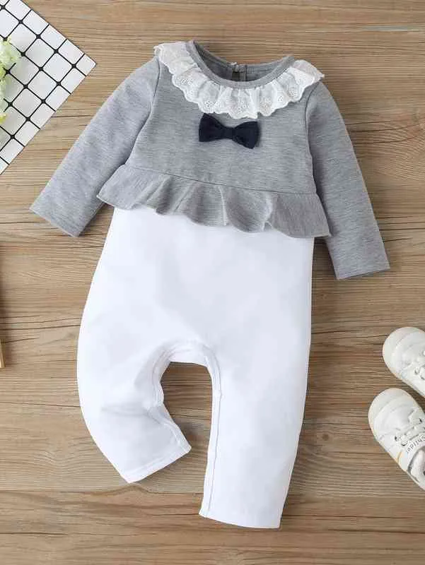 Baby-Overall mit Ösen-Stickerei, Farbblock-Schleife vorne, Schößchen-Taille, SIE