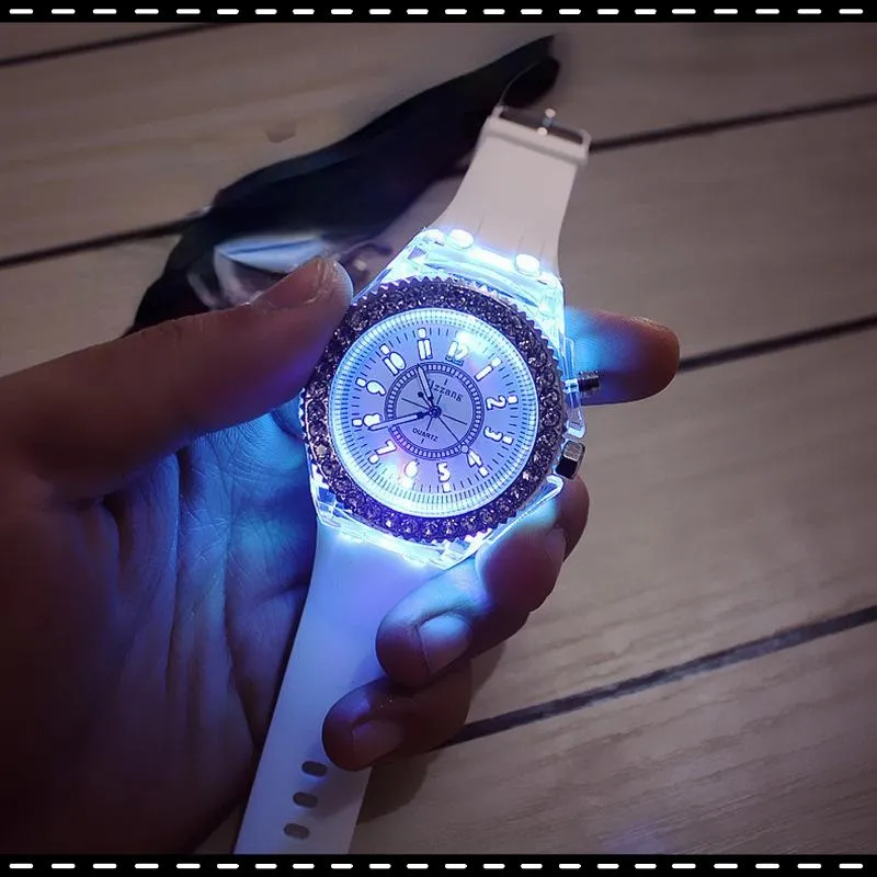 Party Favor Montre Lumineuse Led Version Coréenne De Femme Créative Cloutée De Diamants, Un Petit Cadeau Pour Les Taches Aux Bars