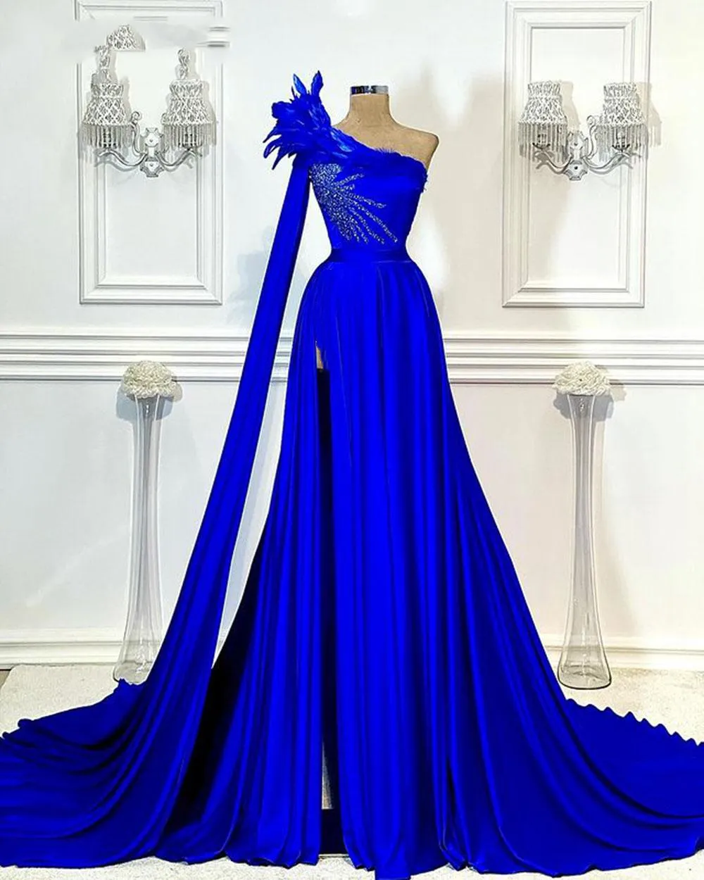 Sexy Side Split Royal Blue Robes De Bal Une Épaule Longue Satin Plume Formelle Robes De Soirée Perles Une Ligne Occasion Spéciale Robe Pour Les Femmes 2022